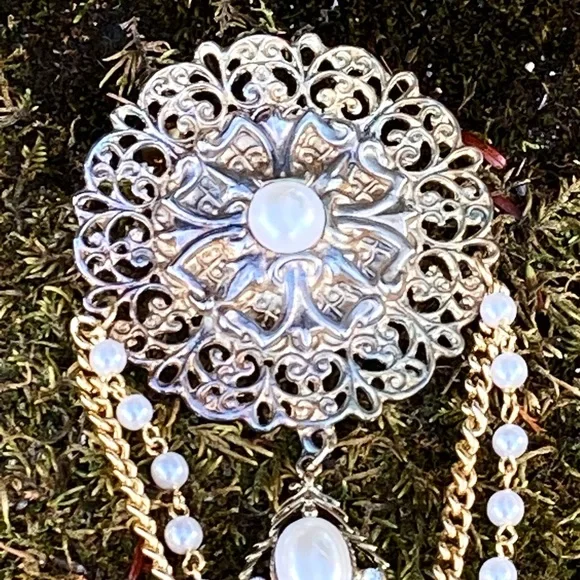 Vintage Victorian Style Collar Brooch! - Picture 5 of 11